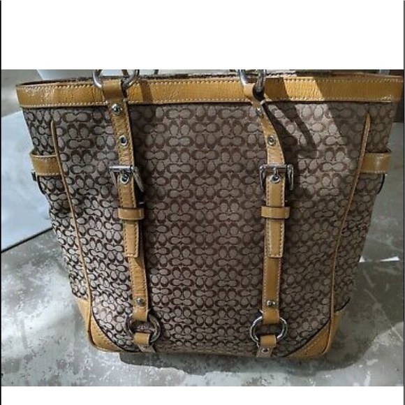 Coach Signature Gallery Jacquard Tote - Picture 4 of 5